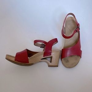 Red Dansko Sandals Size 39 Size 8.5-9